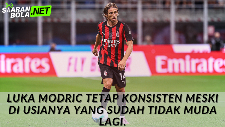 Luka Modrić, gelandang AC Milan berusia 40 tahun, mengontrol bola dalam pertandingan Serie A musim 2025. - siaranbola.net