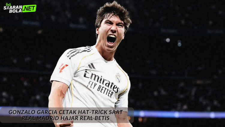 Gonzalo Garcia merayakan gol ketiga atau hat-tricknya melawan Real Betis di Stadion Bernabéu. Latar belakang terlihat rekan setim dan suporter Madrid yang bersorak.