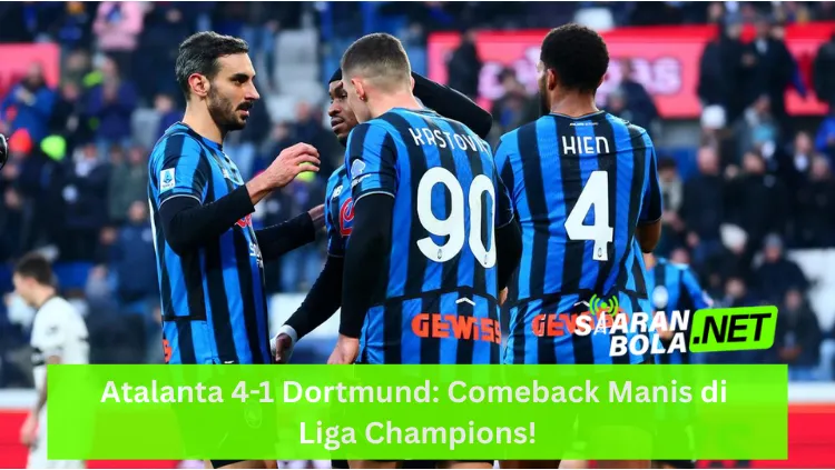 Empat pemain Atalanta berjersey biru hitam (Nerazzurri) sedang berkerumun merayakan gol dengan saling merangkul; tampak punggung pemain nomor 90 (Scamacca) dan nomor 4 (Hien) menghadap kamera; latar belakang tribun penonton yang ramai; terdapat logo SIARANBOLA.NET hijau di pojok kanan bawah dan teks "Atalanta 4-1 Dortmund: Comeback Manis di Liga Champions!" pada bilah hijau terang di bagian bawah.