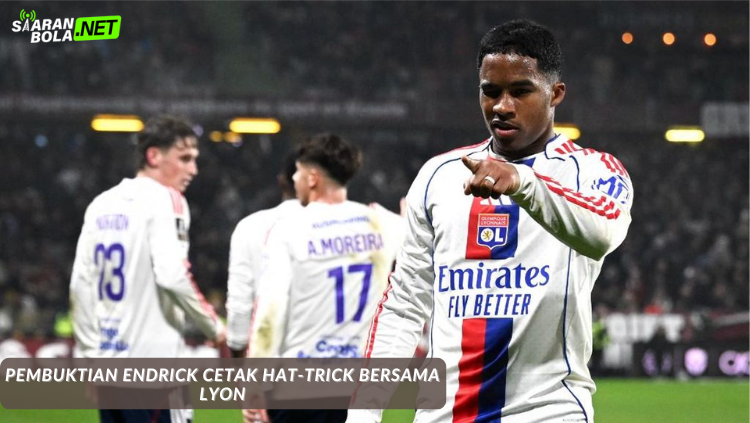 Endrick dari Olympique Lyon merayakan gol hat-tricknya melawan Metz di Ligue 1.