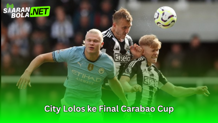 Pemain Manchester City berduel dengan lawan saat memastikan kelolosan ke final Carabao Cup