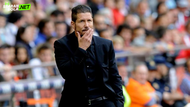 Diego Simeone galau tentukan starting XI Atletico Madrid jelang Derby Madrid. Analisis taktik dan komposisi pemain di siaranbola.