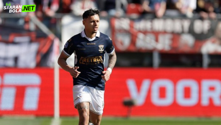 Dean James tersenyum usai vonis bebas Pasporgate. Siaranbola