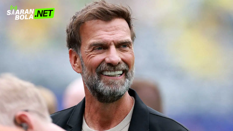 Jurgen Klopp berpose dengan Presiden DFB Bernd Neuendorf di konferensi pers perkenalan pelatih Timnas Jerman Frankfurt 24 Juli 2026