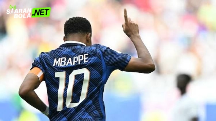 Kylian Mbappe pegang sepatu emas Piala Dunia 2026 usai cetak 10 gol